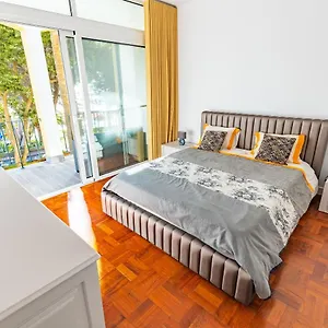 Sea Breeze Ii Apartment